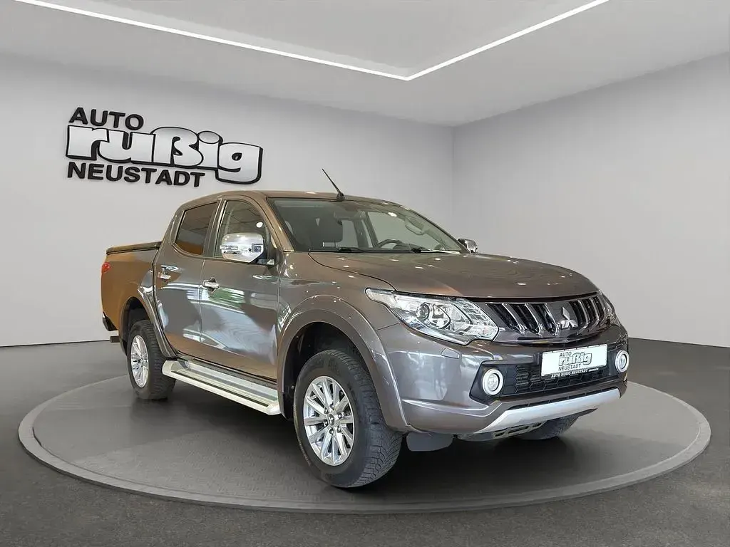 Gebraucht Mitsubishi L200 Diamant Edition 181 PS (133 kW) 2018 Bronze Pickup