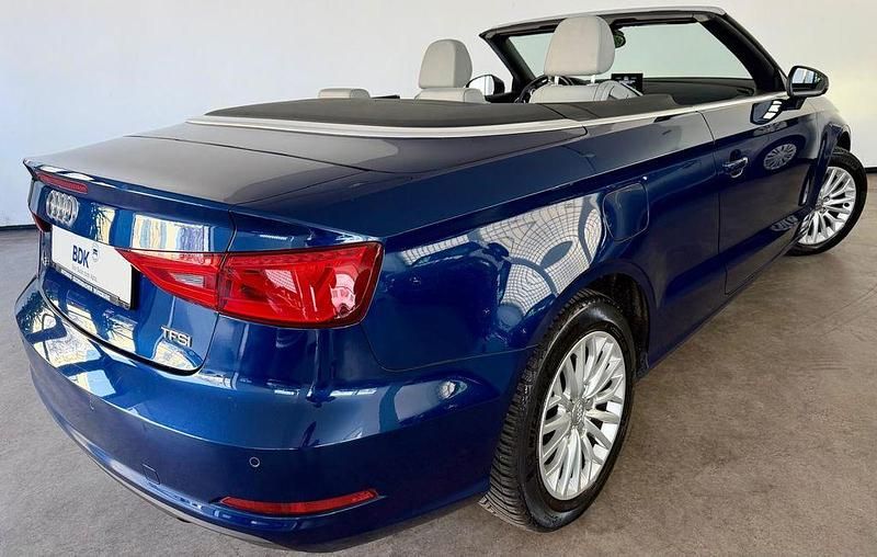 Gebraucht Audi A3 Cabriolet Ambiente 125 PS (91 kW) 2015 Blau Cabrio