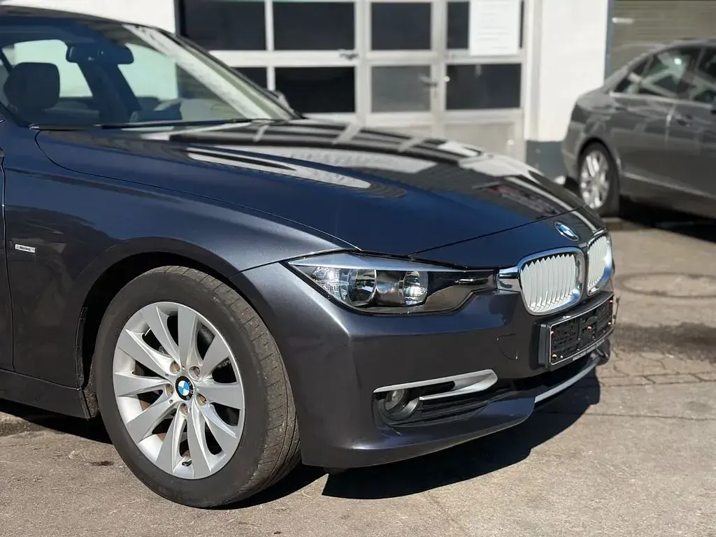 Gebraucht BMW 318 Sport Line 143 PS (105 kW) 2012 Grau Limousine
