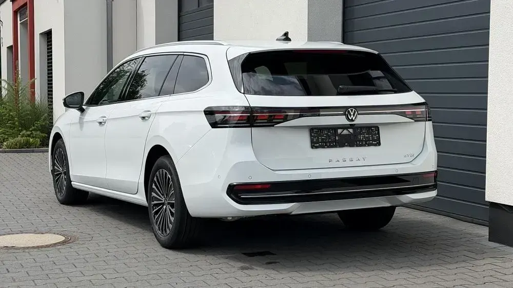 Neu VW Passat Elegance 150 PS (110 kW) 2026 Weiß Kombi