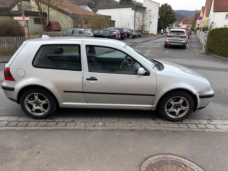 Gebraucht VW Golf IV Basis 101 PS (74 kW) 2002 Silber Limousine