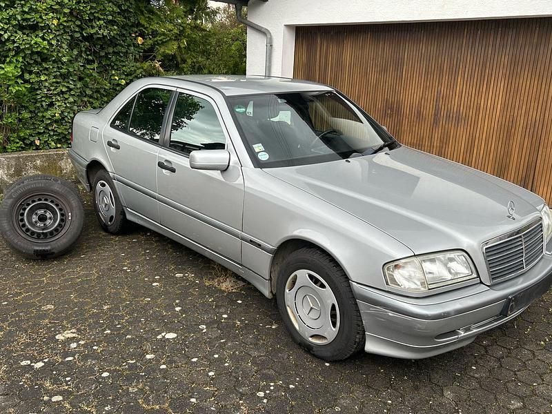 Silber Gebraucht 1999 Mercedes C180 Classic Limousine | 5.500 € (Teuer) - Bild 1/4