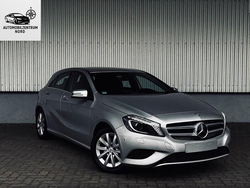 Gebraucht Mercedes A180 109 PS (80 kW) 2015 Silber Limousine