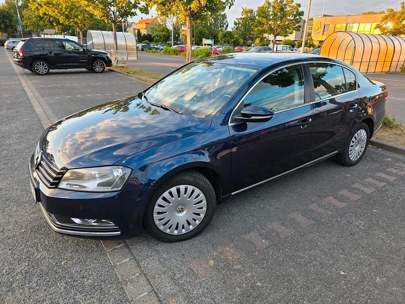 Gebraucht VW Passat 140 PS (102 kW) 2012 Blau Limousine