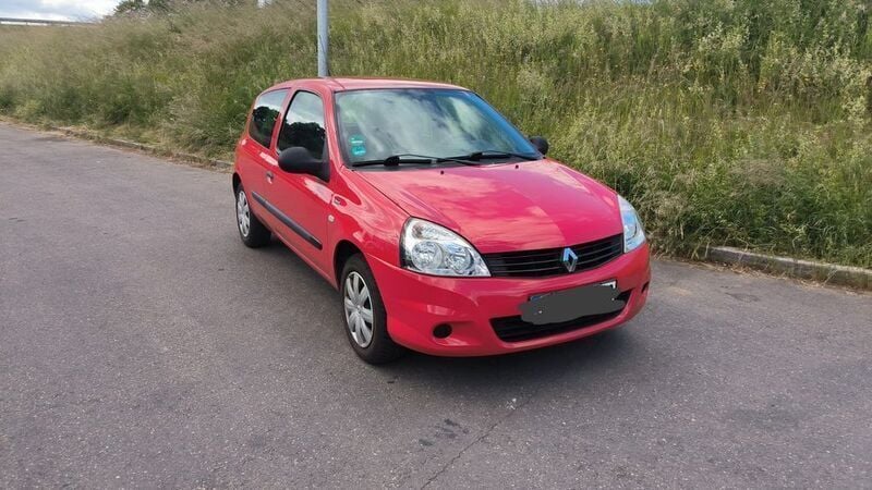 Rot Gebraucht 2013 Renault Clio IV Authentique Limousine | 1.999 € (Superpreis) - Bild 1/4