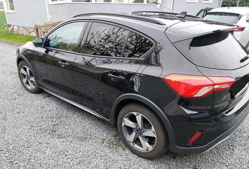 Usata Ford Focus Active 125 CV (91 kW) 2019 Nero Berlina