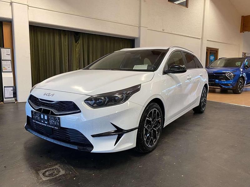 Carraraweiß Neu 2025 Kia Ceed Sportswagon Kombi | 23.790 € - Bild 1/4