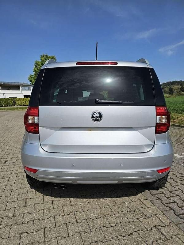 Gebraucht Skoda Yeti Joy 125 PS (91 kW) 2016 Silber SUV