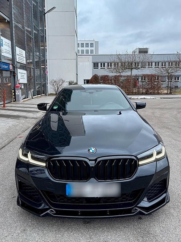 Schwarz Gebraucht 2021 BMW 520 M Sport Limousine | 36.499 € - Bild 1/4
