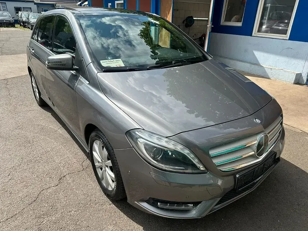 Gebraucht Mercedes B200 136 PS (100 kW) 2014 Grau Kleinwagen