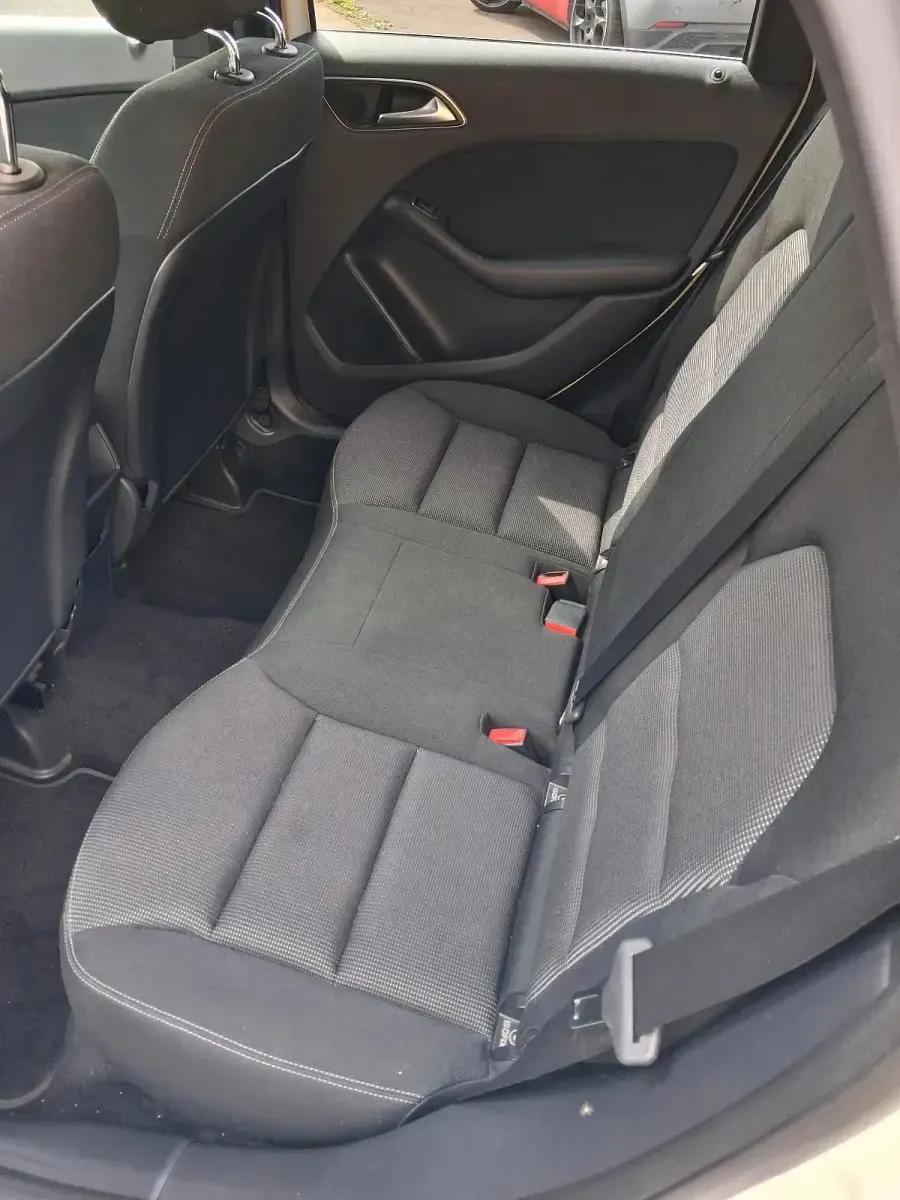 Gebraucht Mercedes B180 122 PS (89 kW) 2013 Weiß Kleinwagen