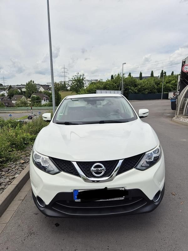Weiß Gebraucht 2016 Nissan Qashqai SUV | 11.750 € (Fairer Preis) - Bild 1/4