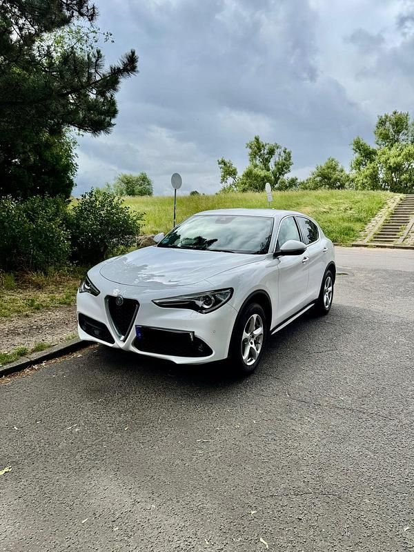 Weiß Gebraucht 2017 Alfa Romeo Stelvio Super SUV | 16.850 € (Teuer) - Bild 1/4