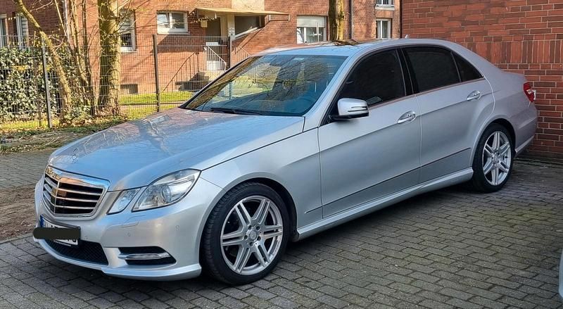 Silber Gebraucht 2012 Mercedes E250 AMG Limousine | 13.599 € (Teuer) - Bild 1/4