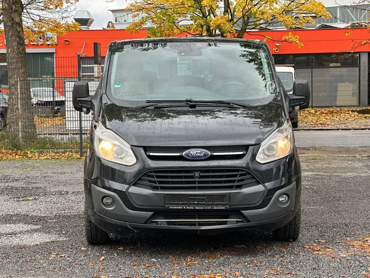 Gebraucht Ford Tourneo Custom Titanium 131 PS (96 kW) 2018 Schwarz Van