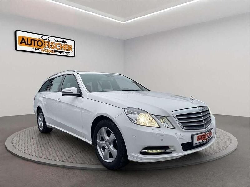Weiß Gebraucht 2012 Mercedes E200 Kombi | 7.900 € (Fairer Preis) - Bild 1/4
