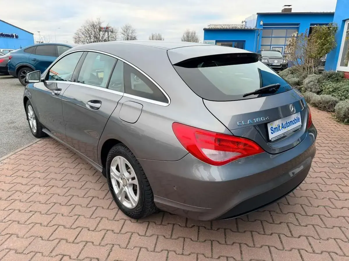 Gebraucht Mercedes CLA180 Shooting Brake 109 PS (80 kW) 2016 Mountaingrau  met. Kombi