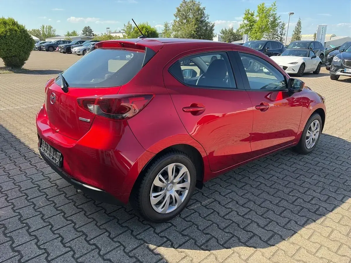 Używany Mazda 2 90 KM (66 kW) 2022 Czerwony Hatchback