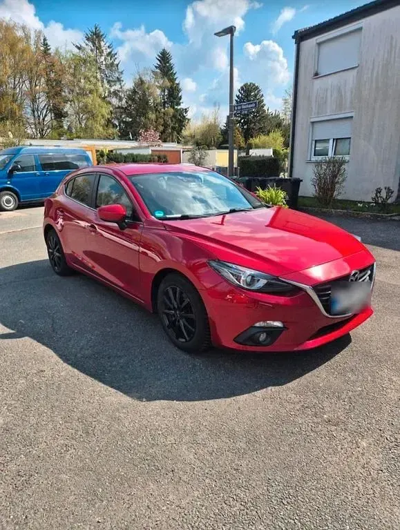 Gebraucht Mazda 3 Nakama 120 PS (88 kW) 2016 Rot Limousine