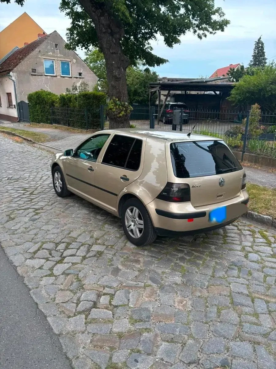 Gebraucht VW Golf IV 77 PS (56 kW) 2001 Gold Kleinwagen
