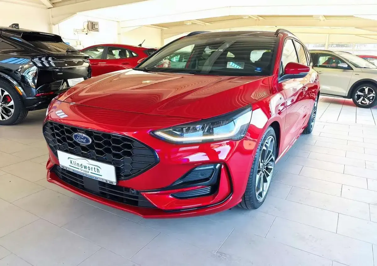 Gebraucht Ford Focus ST-Line X 116 PS (85 kW) 2024 Rot Limousine