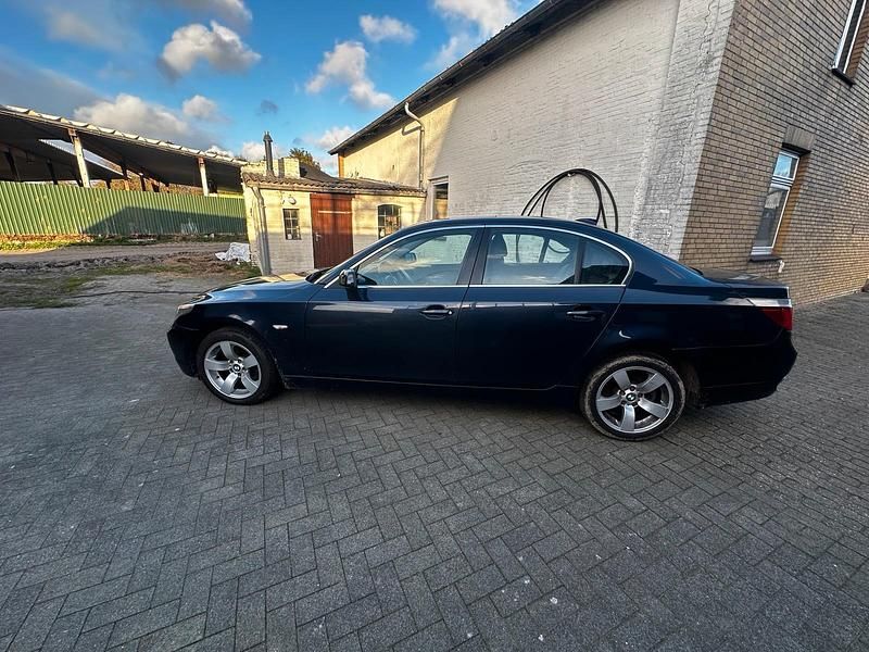 Second-hand BMW 520 170 CP (125 kW) 2003 Albastru Berlinǎ