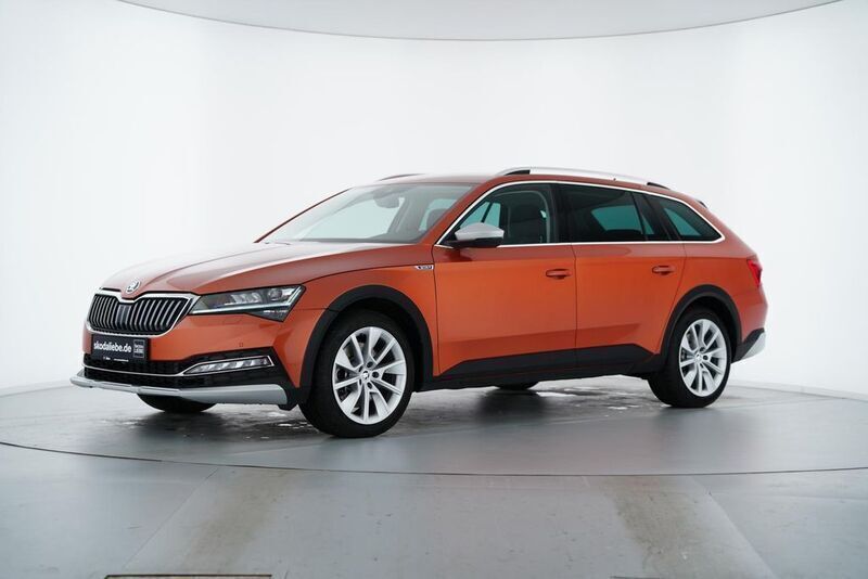 Tangarine orange met. Gebraucht 2023 Skoda Superb Kombi | 38.889 € (Fairer Preis) - Bild 1/4