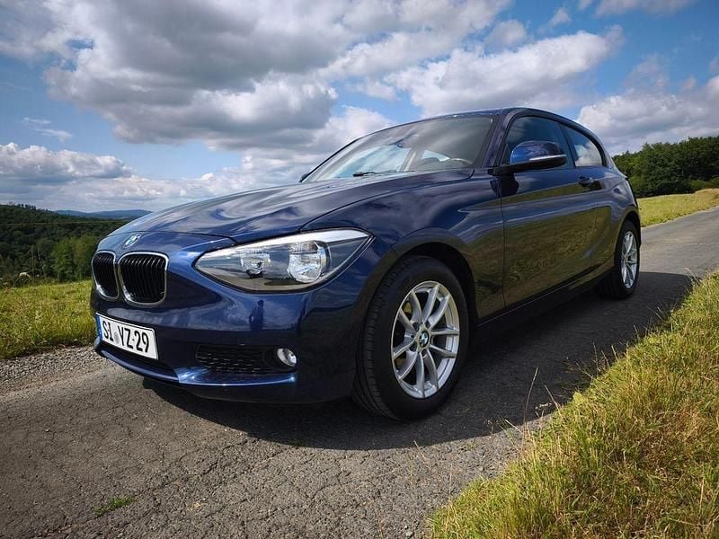Blau Gebraucht 2014 BMW 116 Sport Line Kleinwagen | 8.400 € (Fairer Preis) - Bild 1/4