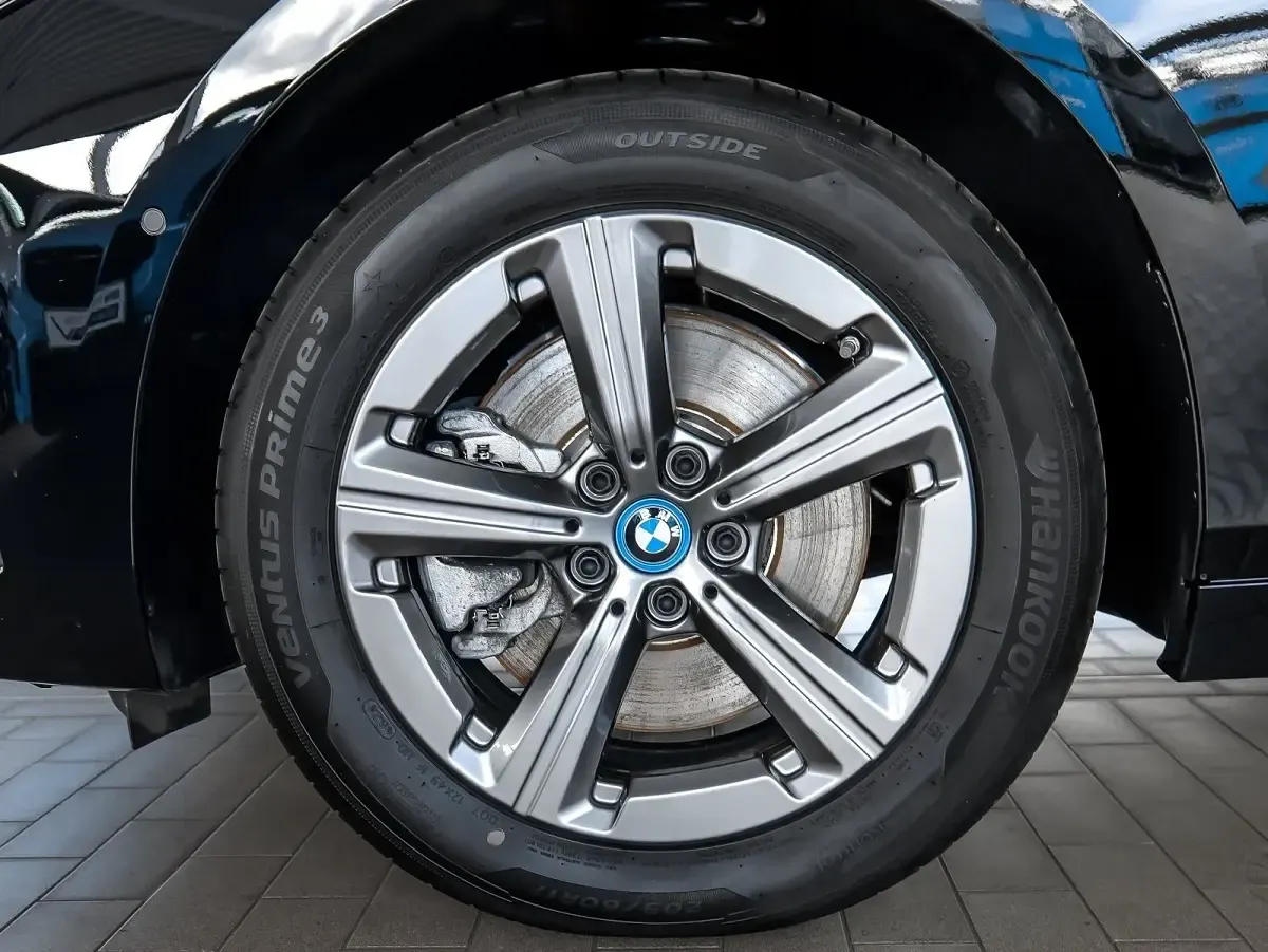 Gebraucht BMW 230e Active Tourer Luxury Line 326 PS (239 kW) 2025 Schwarz Van / Kleinbus