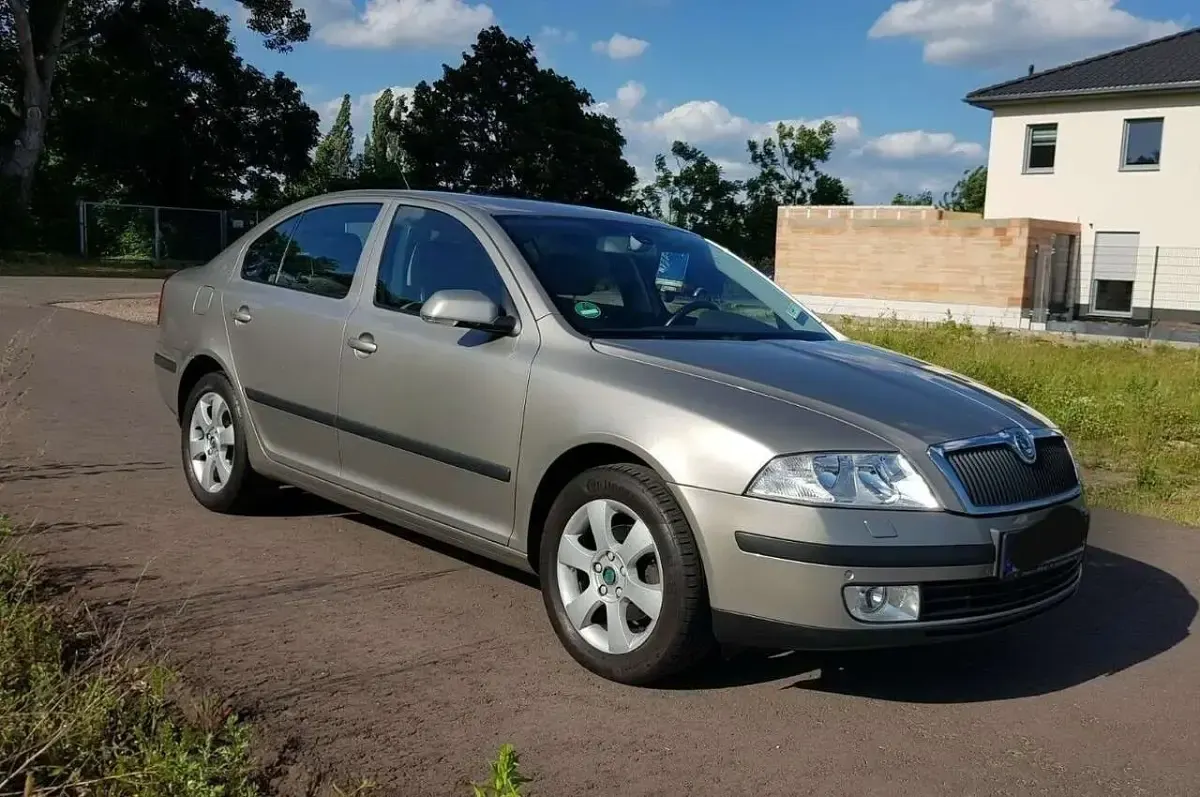 Gebraucht Skoda Octavia Ambiente 116 PS (85 kW) 2007 Gelb Limousine