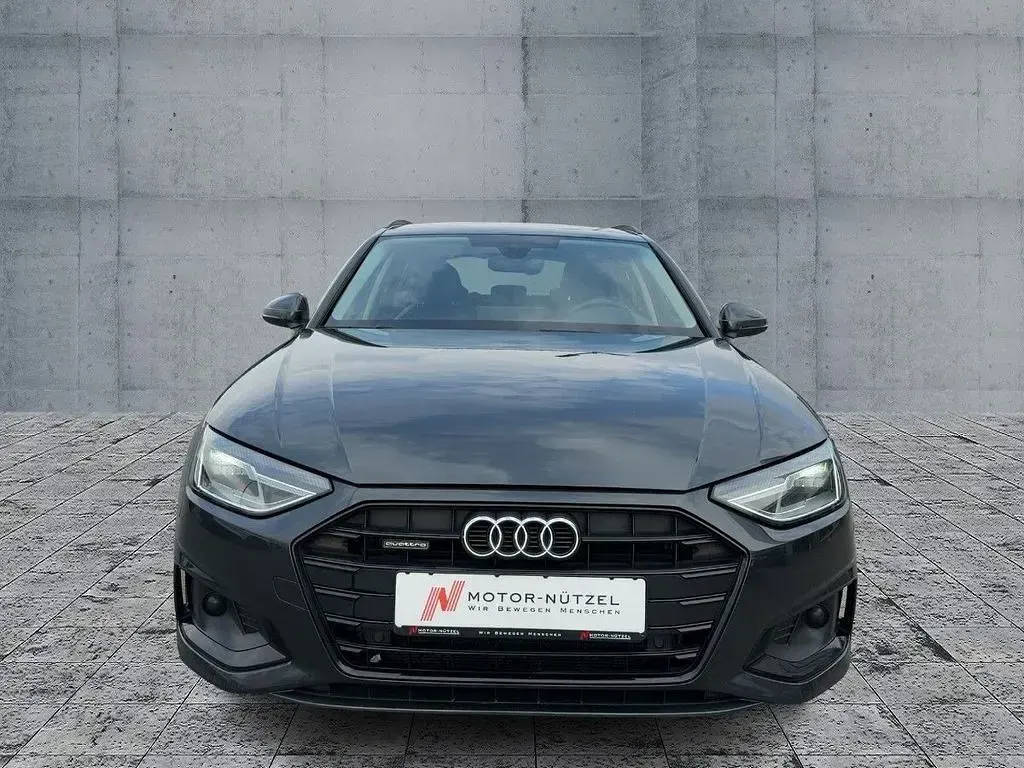 Używany Audi A4 Advanced 204 KM (150 kW) 2023 Szary Kombi