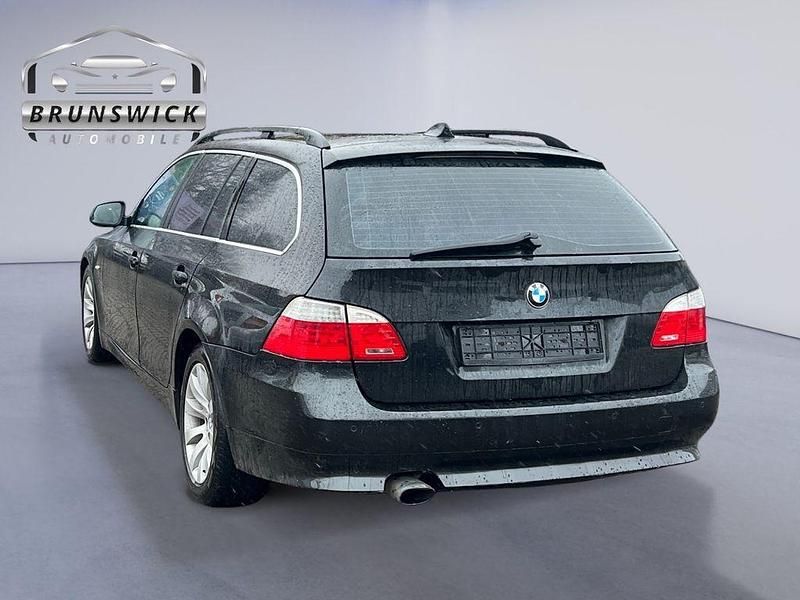 Gebraucht BMW 520 Advantage 170 PS (125 kW) 2010 Schwarz Kombi