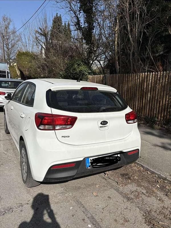 Gebraucht Kia Rio Edition 7 84 PS (61 kW) 2017 Weiß Limousine