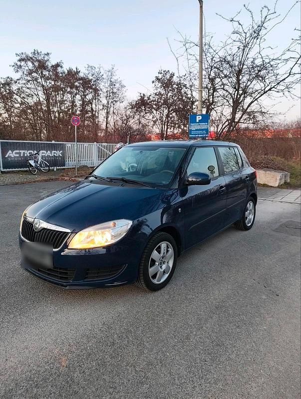 Second-hand Skoda Fabia 60 CP (44 kW) 2011 Albastru Hatchback