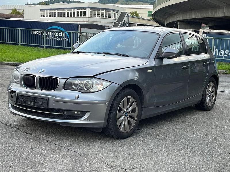 Grau Gebraucht 2009 BMW 116 Kleinwagen | 1.690 € (Superpreis) - Bild 1/4
