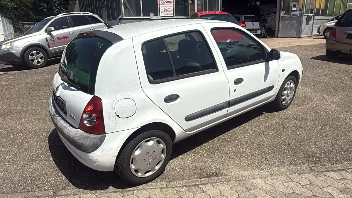 Gebraucht Renault Clio II 98 PS (72 kW) 2007 Weiß Limousine