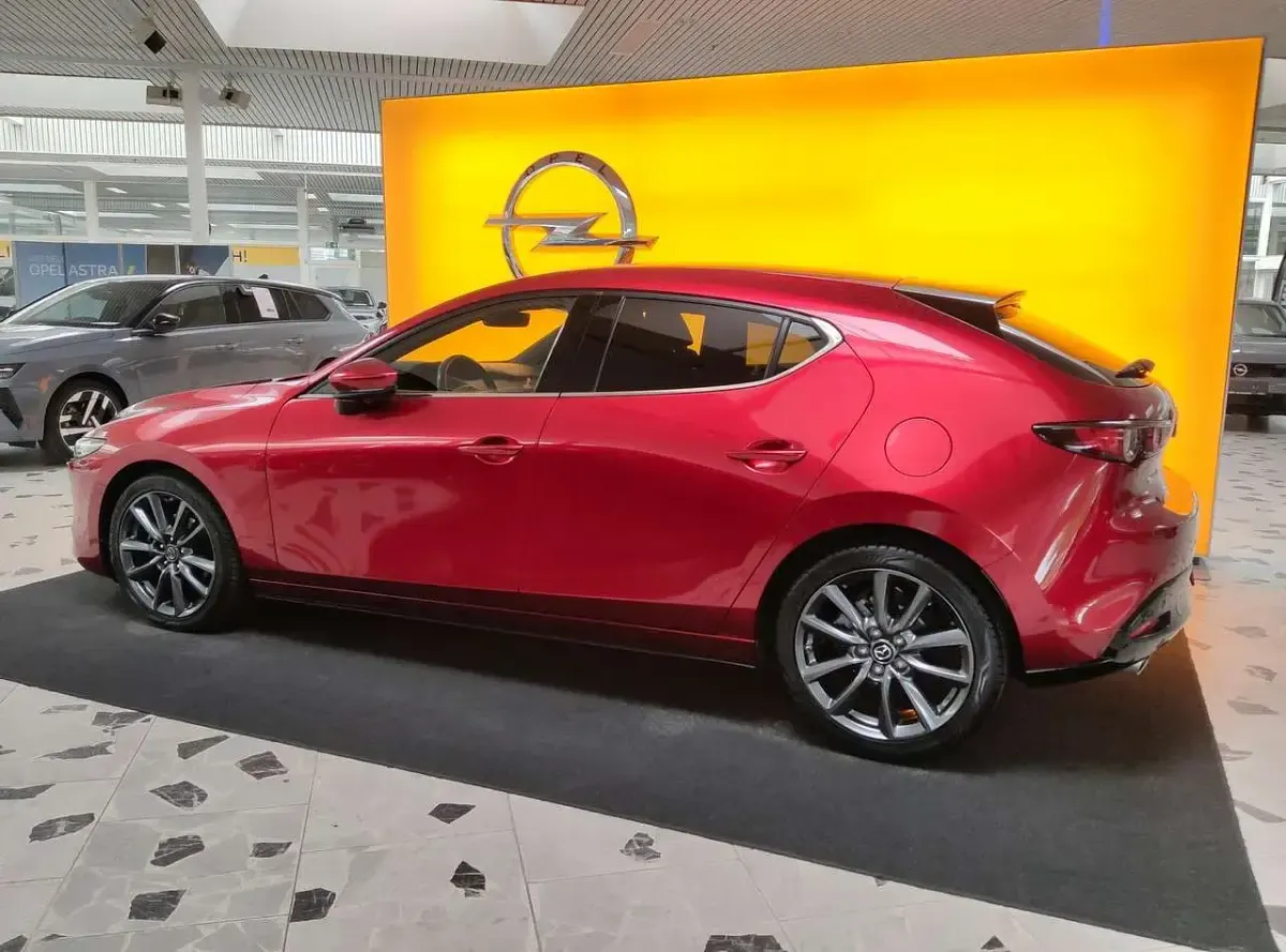 Gebraucht Mazda 3 122 PS (89 kW) 2022 Soul red crystal m Kleinwagen