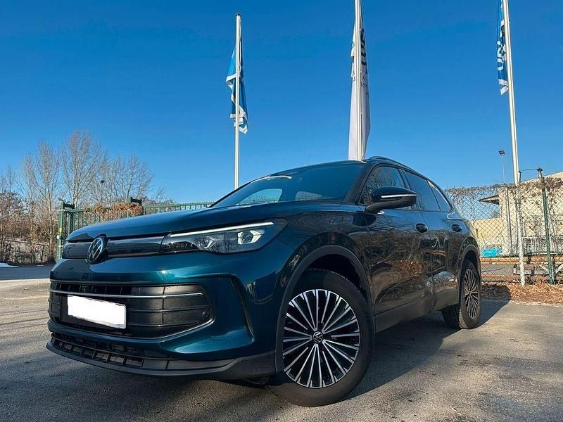 Blau Gebraucht 2025 VW Tiguan SUV | 31.500 € (Superpreis) - Bild 1/4