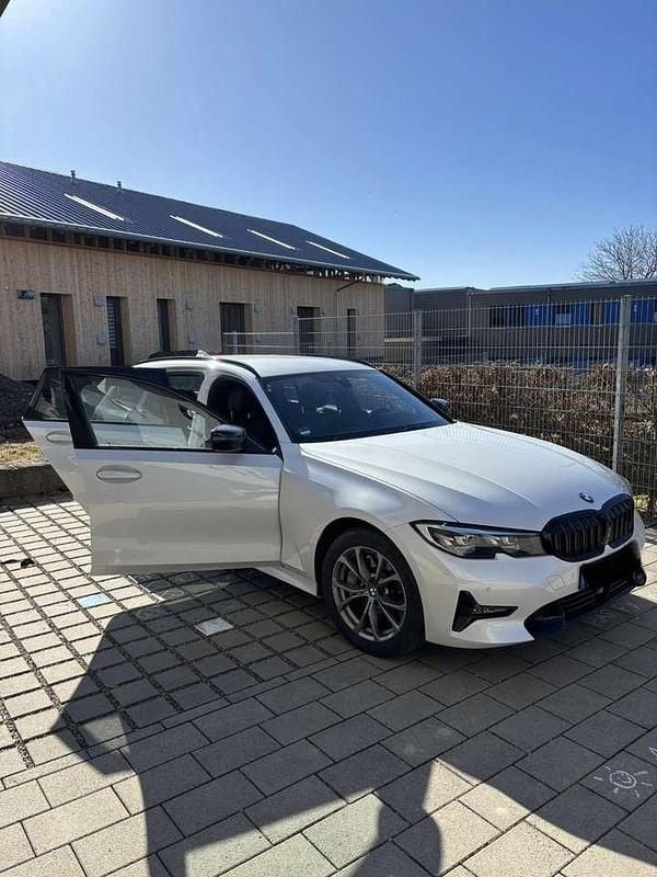 Gebraucht BMW 330 Sport Line 258 PS (189 kW) 2019 Weiß Kombi