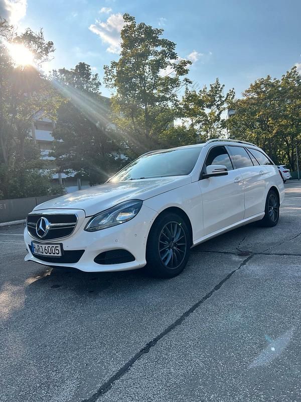 Weiß Gebraucht 2014 Mercedes E200 Kombi | 8.000 € (Teuer) - Bild 1/4