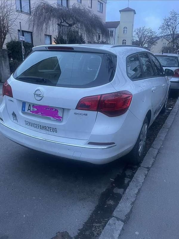 Gebraucht Opel Astra Selection 101 PS (74 kW) 2013 Weiß Kombi