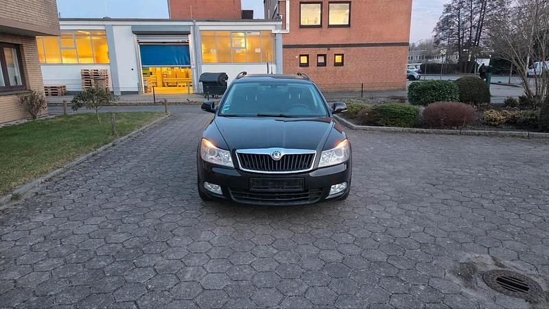Gebraucht Skoda Octavia 160 PS (117 kW) 2011 Schwarz Kombi