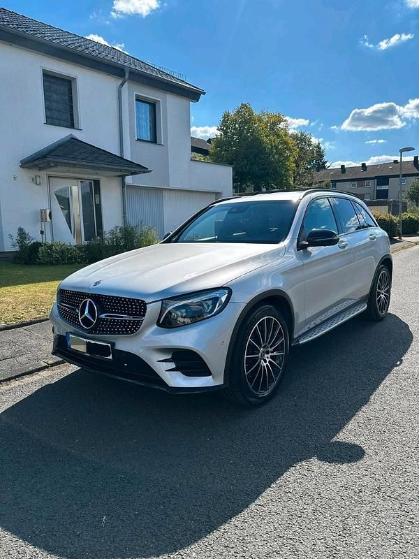 Silber Gebraucht 2018 Mercedes GLC350 SUV | 27.000 € (Guter Preis) - Bild 1/4