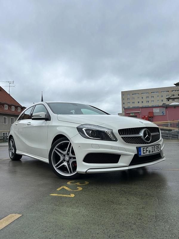 Weiß Gebraucht 2015 Mercedes A180 Kleinwagen | 12.999 € (Fairer Preis) - Bild 1/4