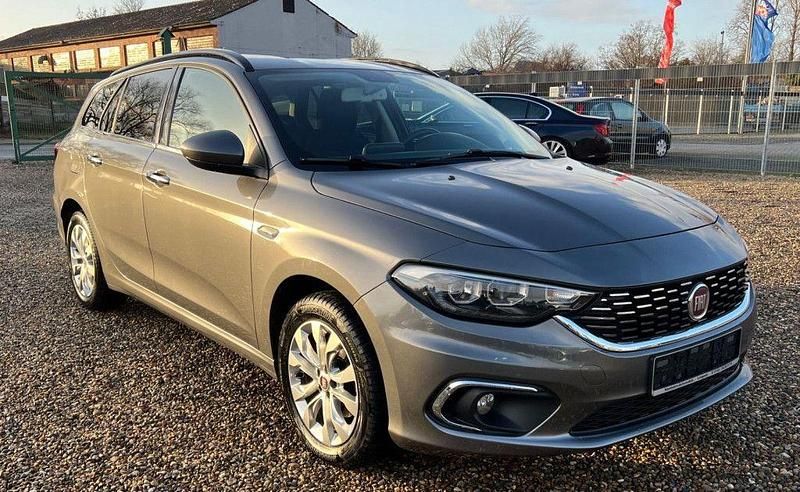 Grau Gebraucht 2019 Fiat Tipo Lounge Kombi | 8.990 € (Fairer Preis) - Bild 1/4
