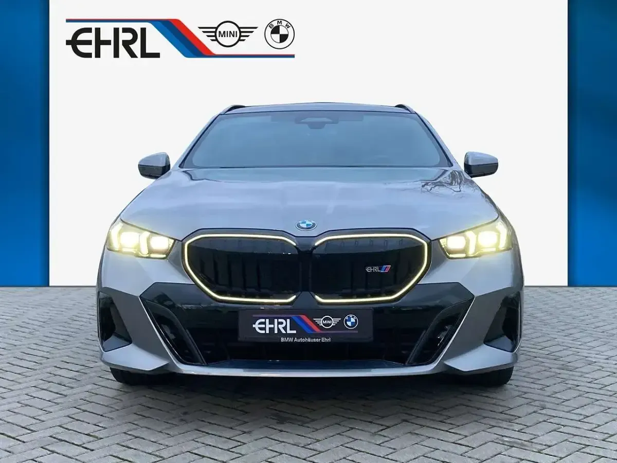 Neu BMW 540 M Sport 286 PS (210 kW) 2025 Grau Kombi