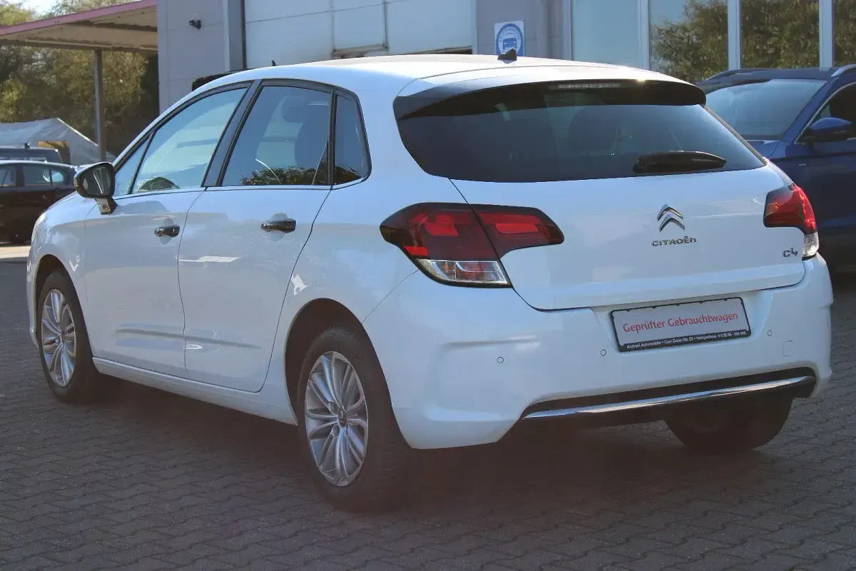 Używany Citroën C4 SELECTION 131 KM (96 kW) 2015 Biały Sedan/Limuzyna