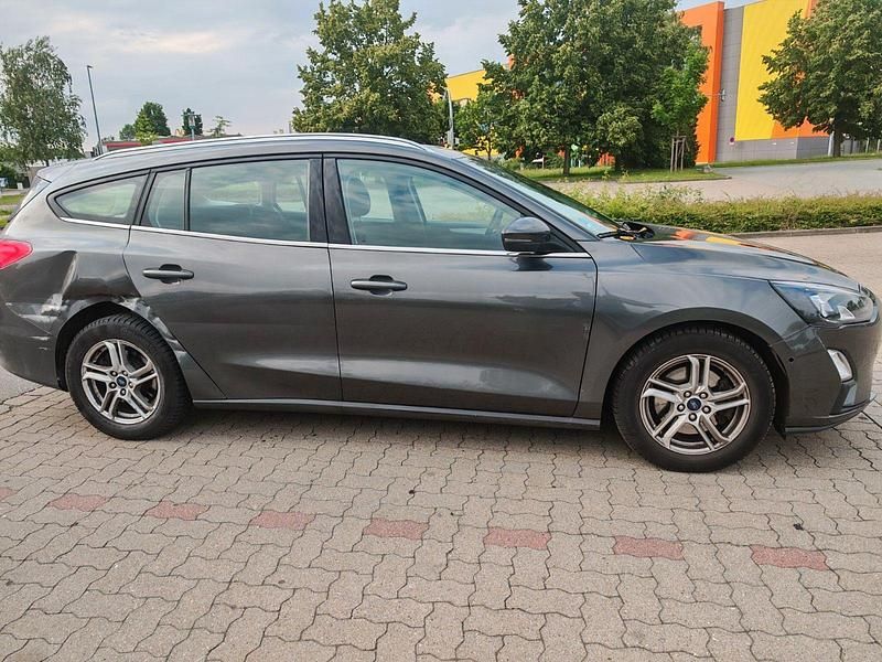 Gebraucht Ford Focus Trend 120 PS (88 kW) 2020 Grau Kombi