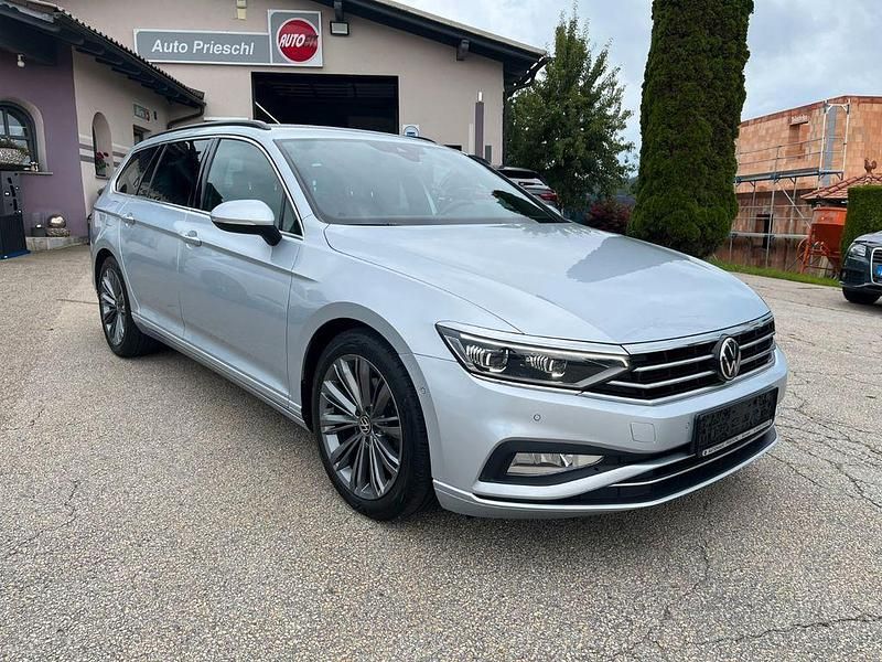 Scale silver metallic Gebraucht 2022 VW Passat R-line Kombi | 19.490 € (Guter Preis) - Bild 1/4