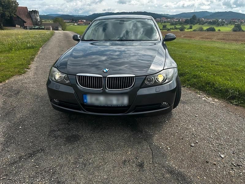 Grau Gebraucht 2007 BMW 325 Kombi | 3.900 € - Bild 1/4